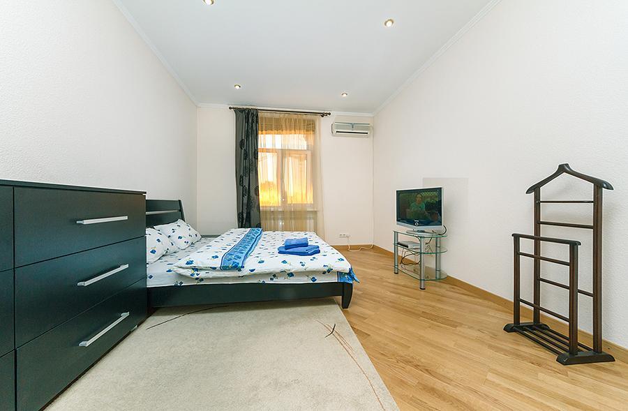 Amazing Two Beds In The Klovskiy Spusk Kyiv Exterior photo